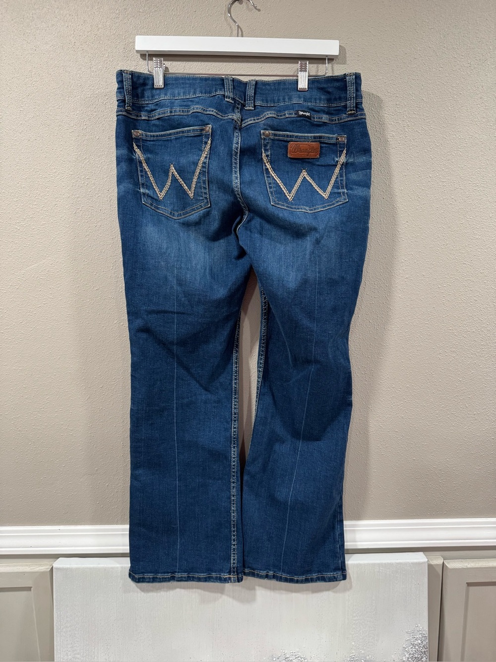 Wrangler Bootcut - Picture 1 of 6